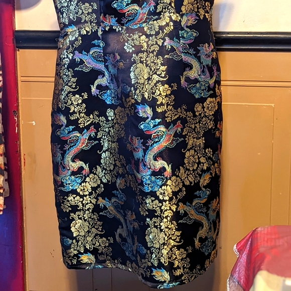 Beautiful oriental strap dress - Picture 2 of 4